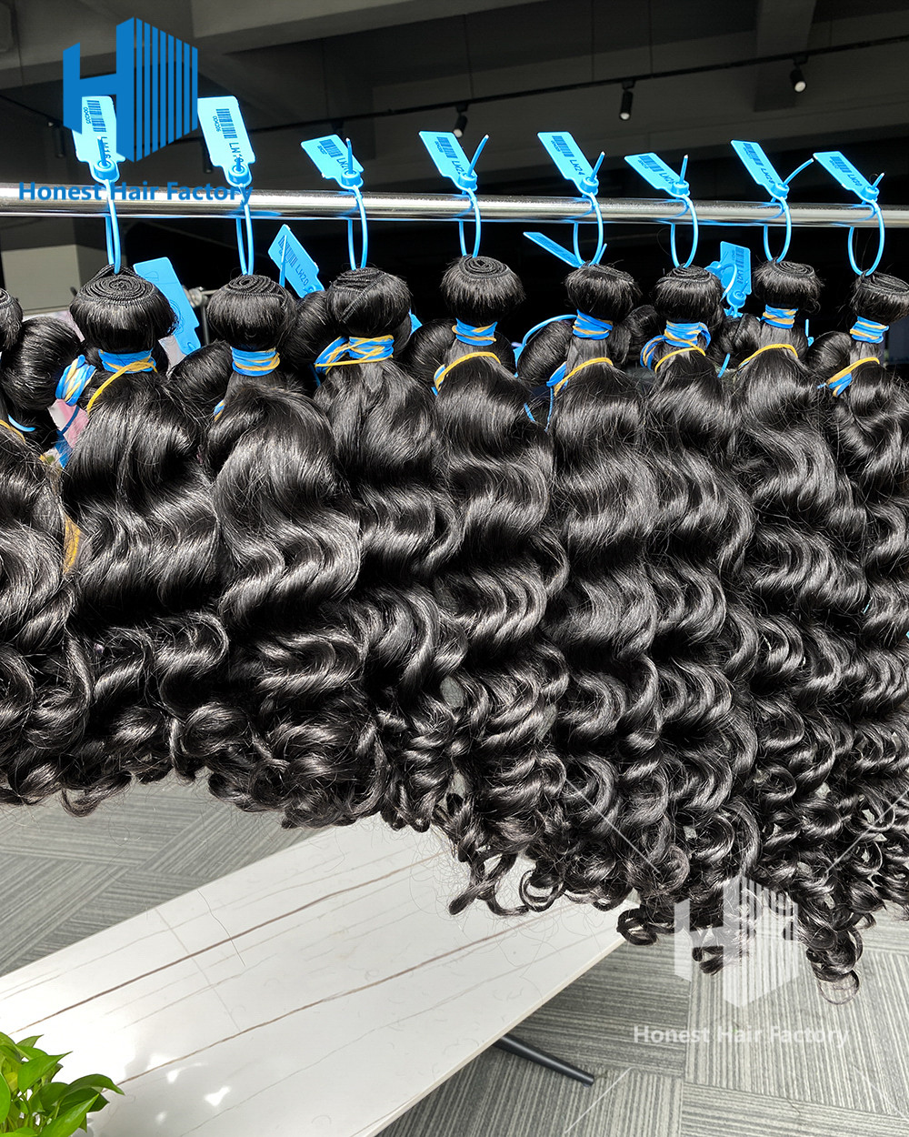 Wholesale 15 Bundles Blue Band Raw Hair 12"-30" Loose Wave