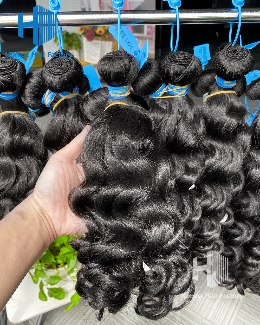 Wholesale 15 Bundles Blue Band Raw Hair 12"-30" Loose Wave