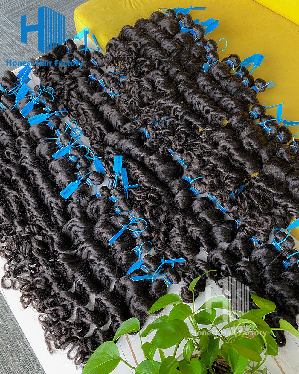 Wholesale 30 Bundles Blue Band Raw Hair 12"-30" Loose Wave