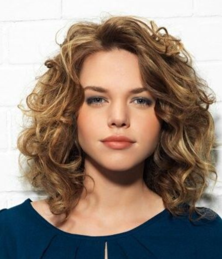 6 shoulder length wave for round face.png